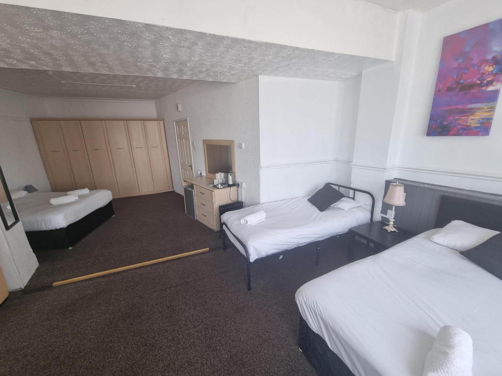 Henson Hotel Pleasure Beach Blackpool Room photo