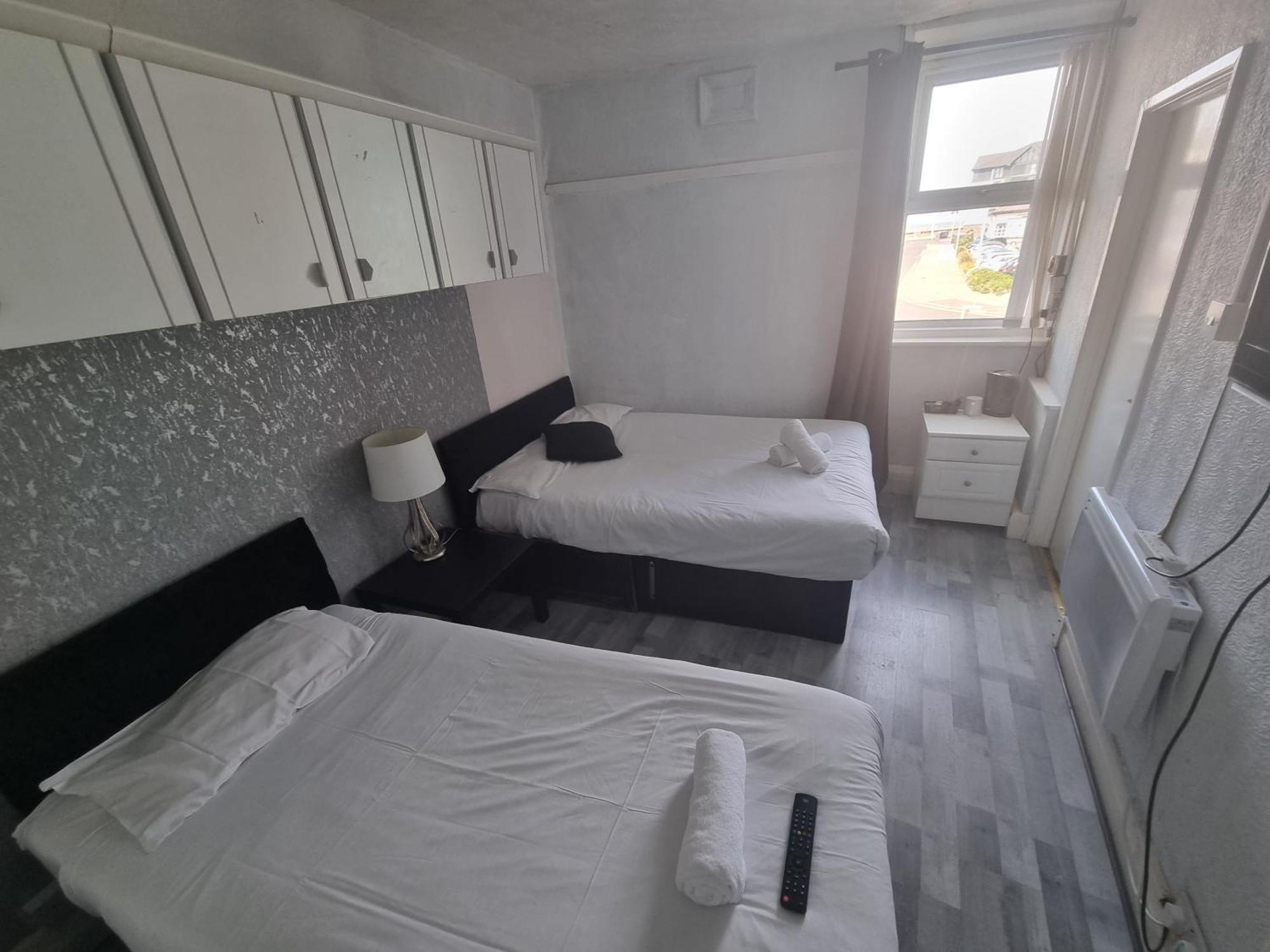 Henson Hotel Pleasure Beach Blackpool Room photo